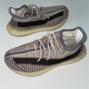 2 pairs of Yeezy boost 350 V2